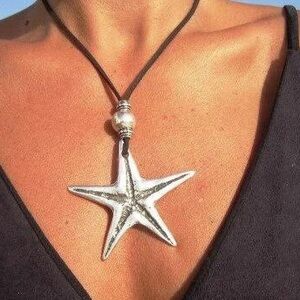Fashionable Starfish Choker Necklace
